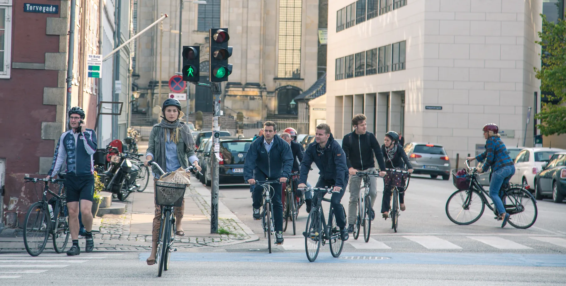 Cycling scene illustrating folding bikes for urban commuting: size, ride and storage